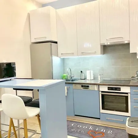 Modern, By Keleti - 2 Kitchens, A/c, Park Apartamento *