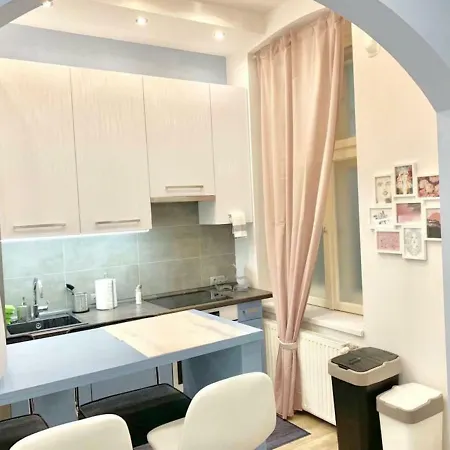 アパート Modern, By Keleti - 2 Kitchens, A/c, Park