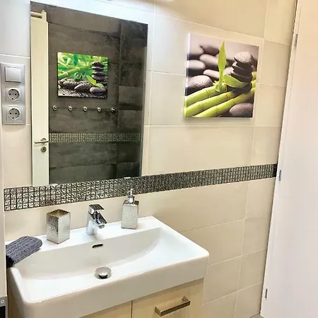 Modern, By Keleti - 2 Kitchens, A/c, Park *