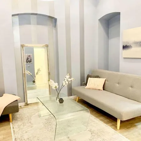아파트 Modern, By Keleti - 2 Kitchens, A/c, Park *