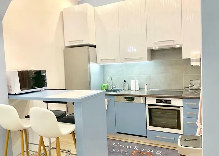 Modern, By Keleti - 2 Kitchens, A/c, Park Apartamento *